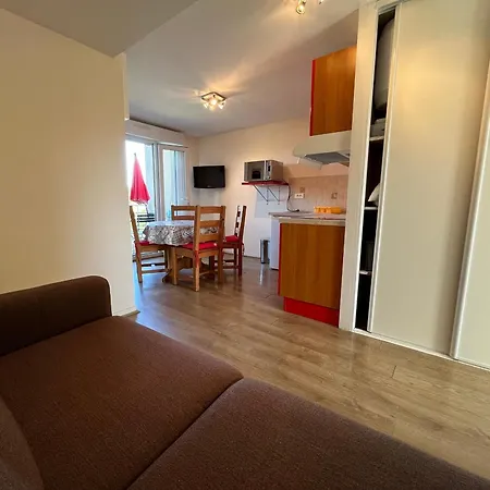 Apartament T2 Avec Terrasse Et Wi-fi, Proche Des Thermes Du Connetable - Fr-1-541-123