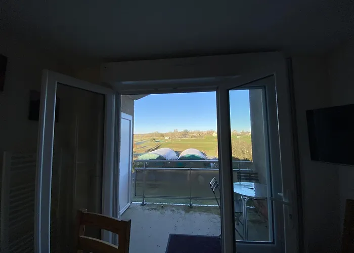 T2 Avec Terrasse Et Wi-fi, Proche Des Thermes Du Connétable - Fr-1-541-123 * La Roche-Posay